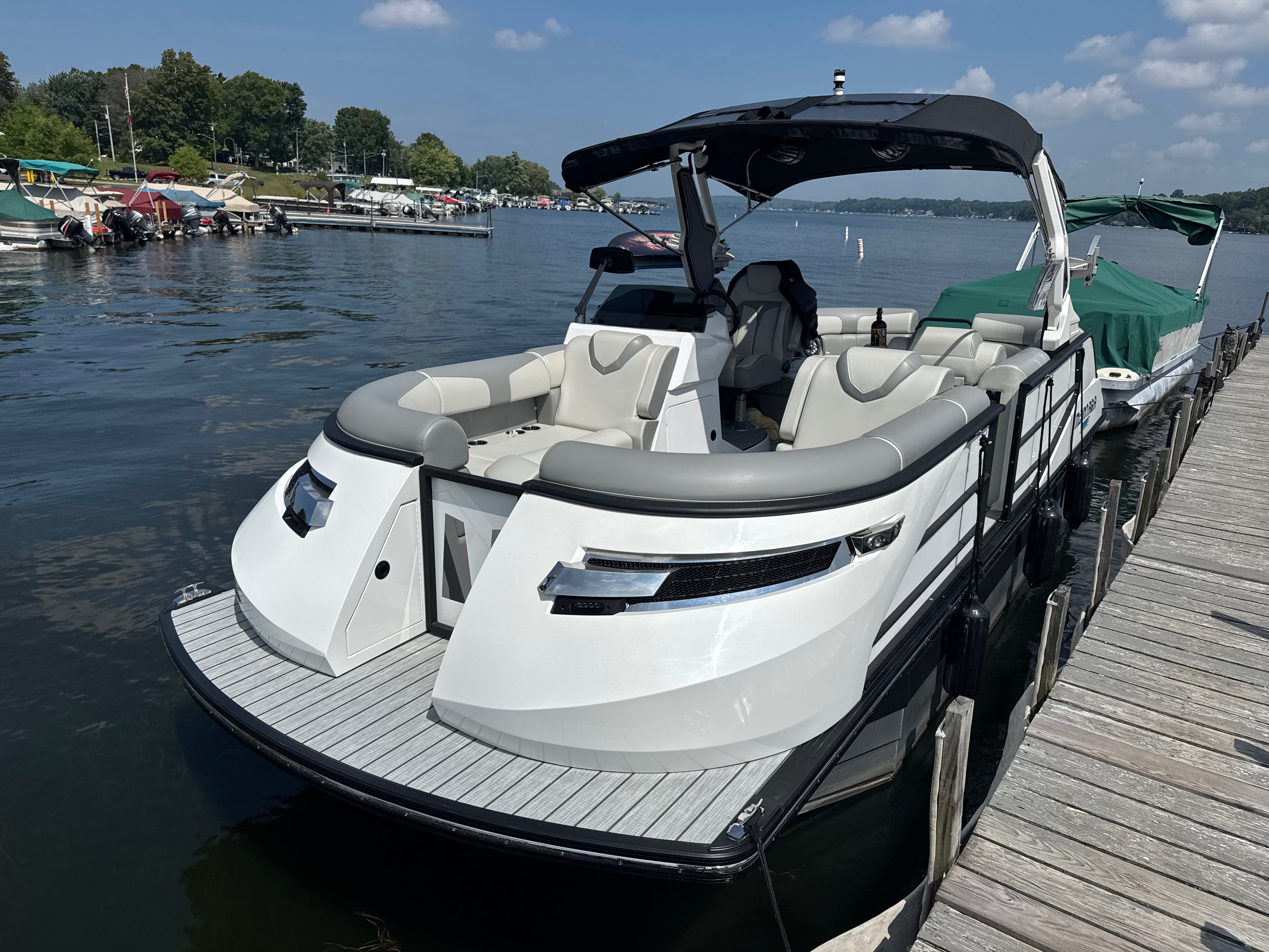 2024 Montara 23’ 2.0 – Center Walk-Through Interior